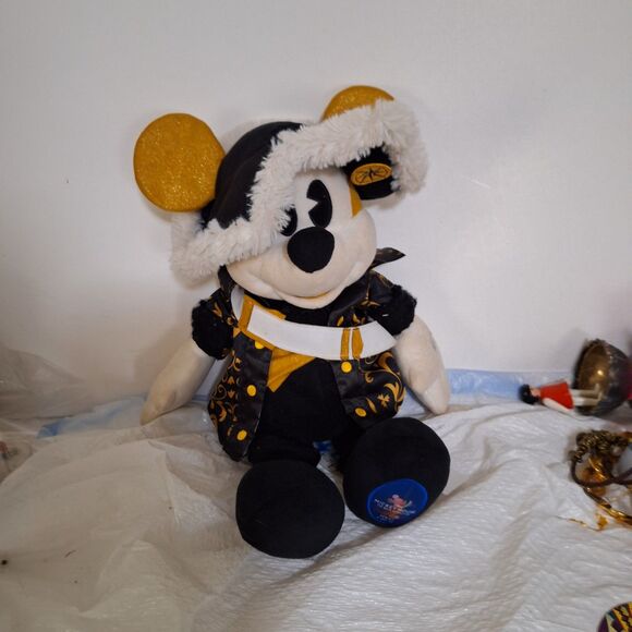 A Limited Edition Mickey Mouse Plush Pirates of The Caribbean Main Attraction - Picture 4 of 13